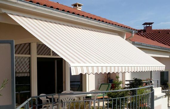 Store banne terrasse semi coffre Azzura