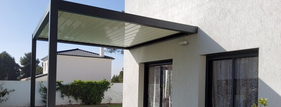 Pergola bioclimatique Roche habitat